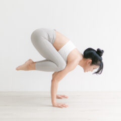 [免費體驗線上瑜珈課程]手平衡拆解：烏鴉式正位．側烏鴉變化．流暢序列